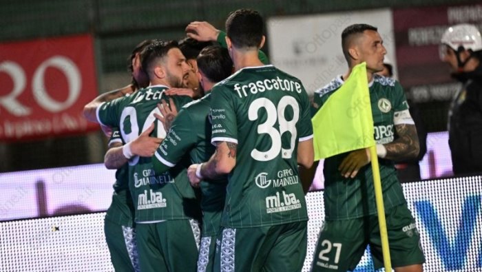 riparte l avellino lo scenario per i ruoli di esterno destro e mezzala sinistra