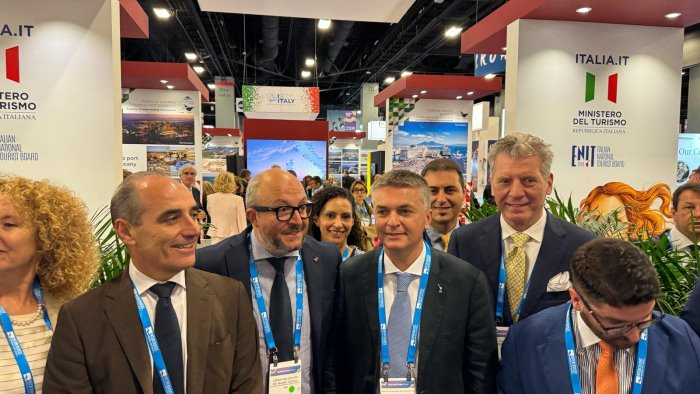 i porti di napoli e salerno protagonisti al seatrade cruise di miami negli usa