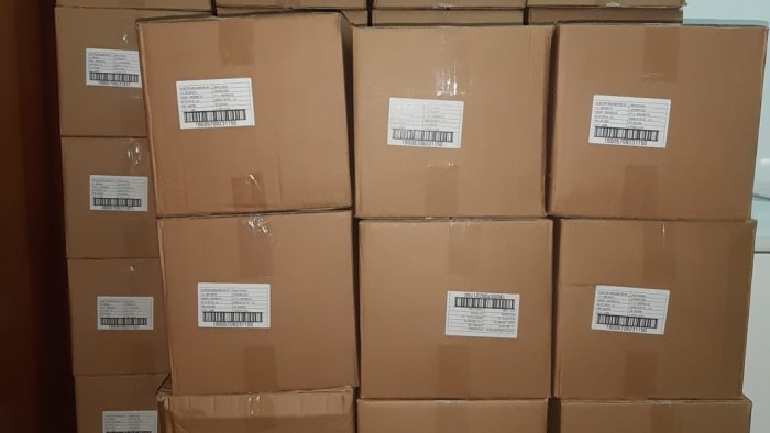 sale l allarme poverta panacea distribuisce pasta a chi e in difficolta