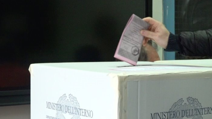 amministrative si avvicina il giorno ecco i comuni napoletani al voto