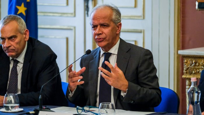 guerra iran israele piantedosi convoca un summit e sente i prefetti delle citta