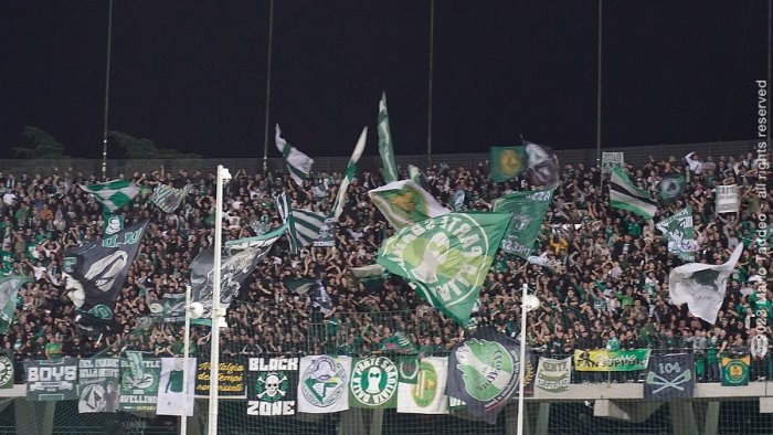 l avellino batte il benevento e blinda il secondo posto la decide sgarbi