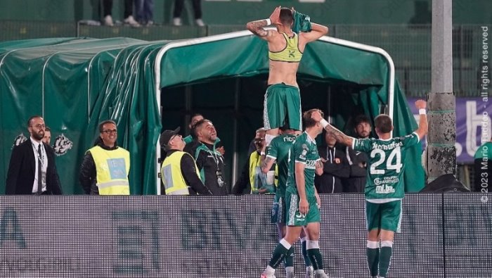 avellino sgarbi da jolly la scheggia impazzita nell equilibrio