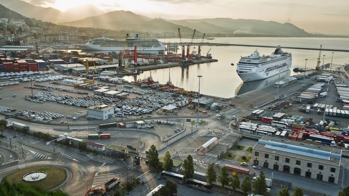 rischio licenziamenti alla compagnia portuale sos a prefettura e regione