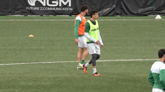 avellino testa al taranto varela in gruppo