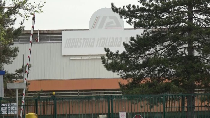 vertenza iia interrogazione urgente a risposta scritta del deputato mari