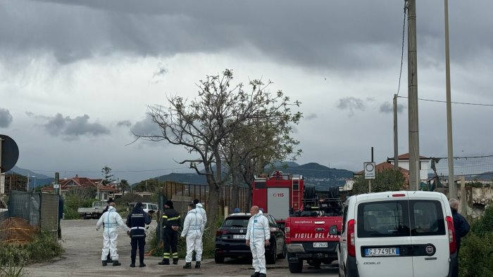incendio ex camino real indagano i carabinieri via ai rilievi arpac