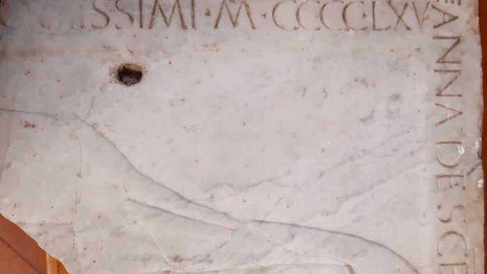 baronissi trovata una lapide benedettina nel convento dei francescani