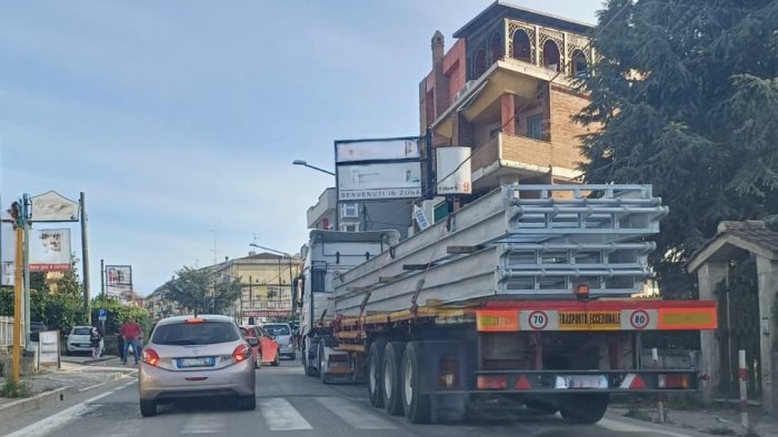 ariano trasporto eccezionale in panne ed e caos totale a cardito