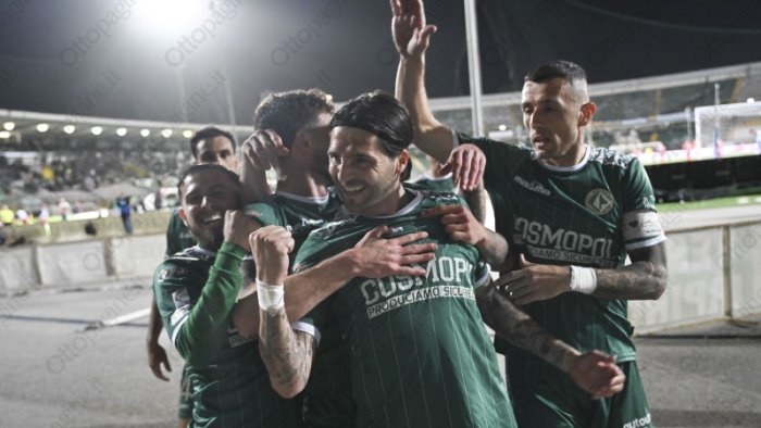 avellino testa al crotone lo scenario per l attacco