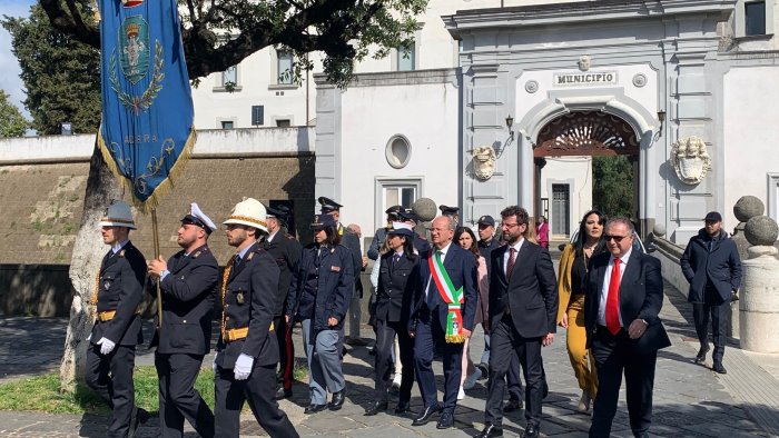 acerra deposizione di sette corone di alloro nei luoghi simbolo del paese