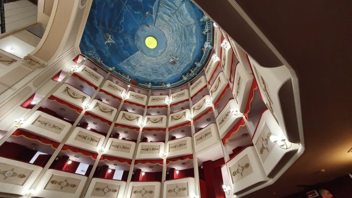 teatro comunale monumento nazionale grazie a mastella e tornato a splendere
