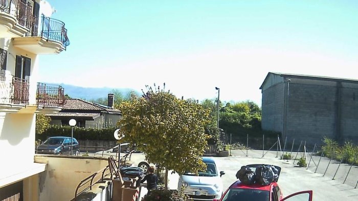 smaltimento scorretto rifiuti in azione le foto trappole