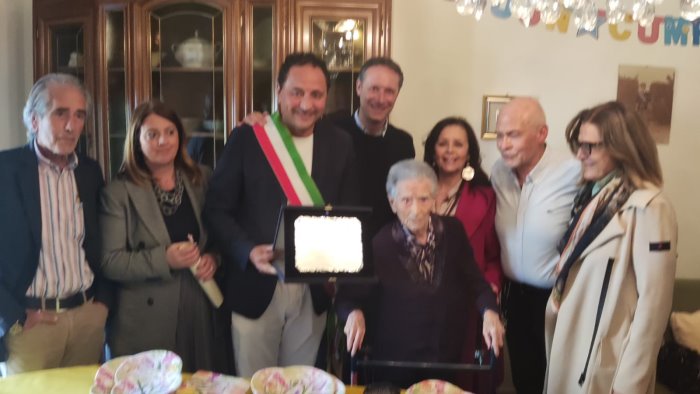 telese terme festeggia la centenaria nonna agnese