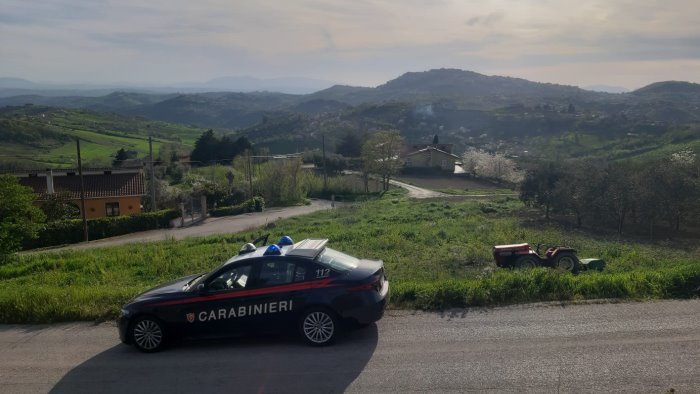 ariano si ribalta trattorino agricoltore resta incastrato sotto il mezzo