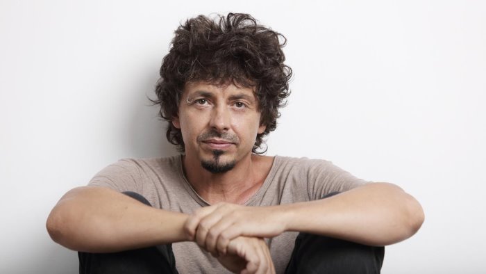 a cuor leggero riccardo sinigallia in scena a benevento