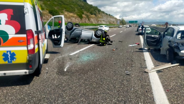 carambola in autostrada tra battipaglia ed eboli traffico in tilt due feriti