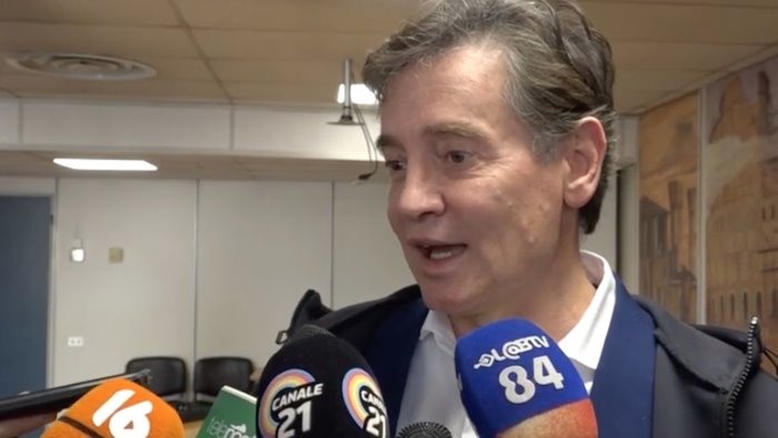 crisi comune genovese scene indecorose in maggioranza il sindaco si dimetta