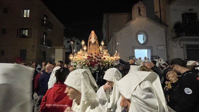 somma vesuviana piu di 20 000 presenze alla processione del cristo morto
