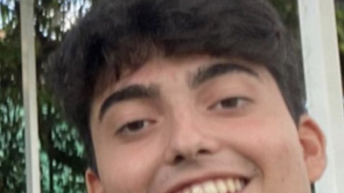 morto in gita scolastica oggi a pagani l addio a davide