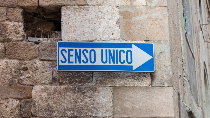 traffico senso unico in via episcopio