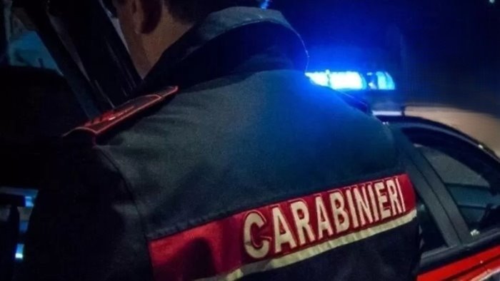 minaccia un giovane con un coltello 21enne denunciato dai carabinieri