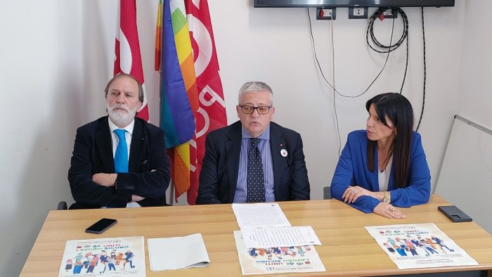 primo maggio sindacati in piazza a napoli per un lavoro sicuro