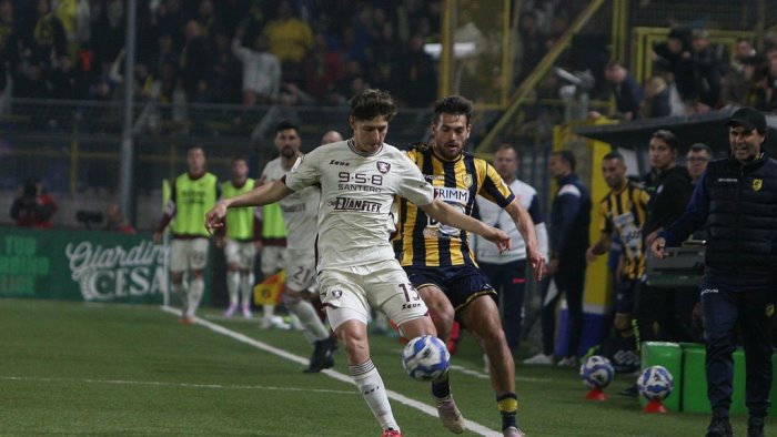 salernitana mezza squadra in diffida ben sei i calciatori a rischio squalifica