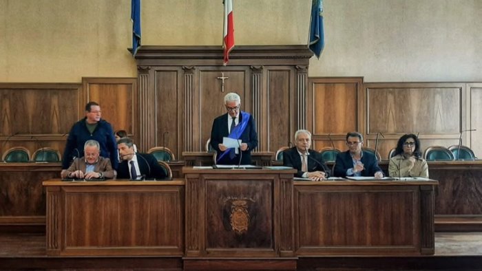 si e insediato il nuovo presidente della provincia di salerno vincenzo napoli