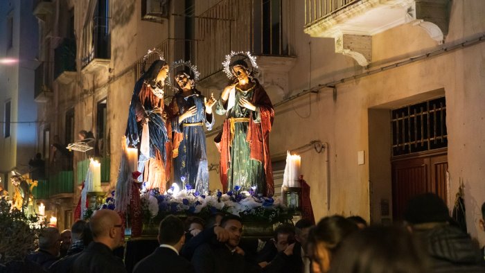 evento religioso si protrae oltre l orario organizzatore denunciato