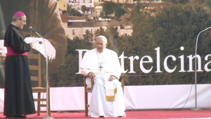 l arte si fa preghiera per papa francesco