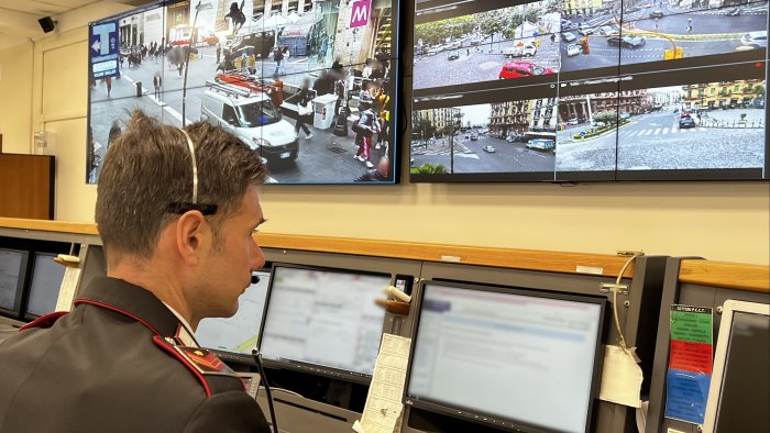 c e una consegna importante ed urgente per lei e invece