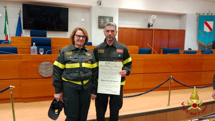 salvo tre dispersi sul partenio premiato il vigile del fuoco irpino de ciuceis