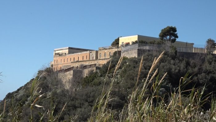 emergenza carceri ancora droga e telefonini scoperti a nisida