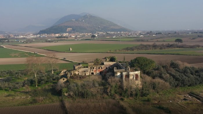 acerra il parco della forcina sotto sequestro rifiuti pericolosi interrati