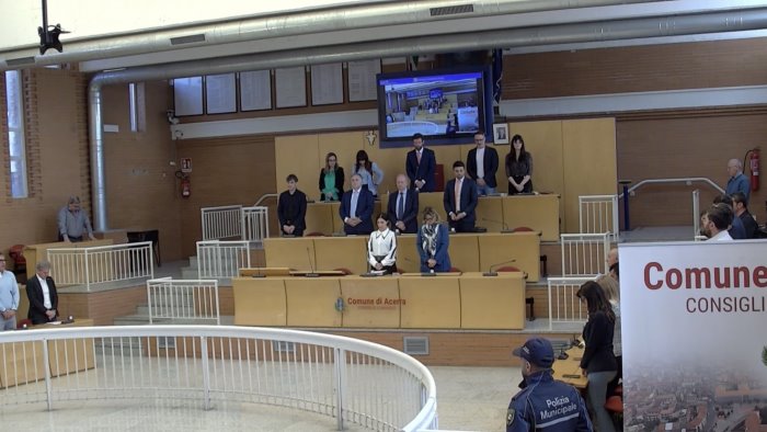 acerra due minuti di silenzio in consiglio comunale ma scoppia la polemica