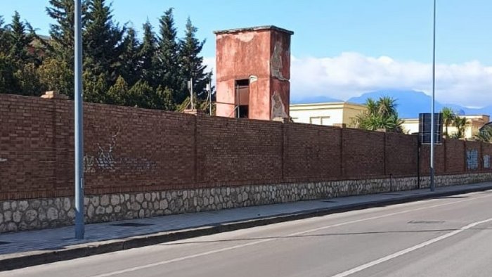 salerno il codacons denuncia in via generale clark mare negato ai cittadini