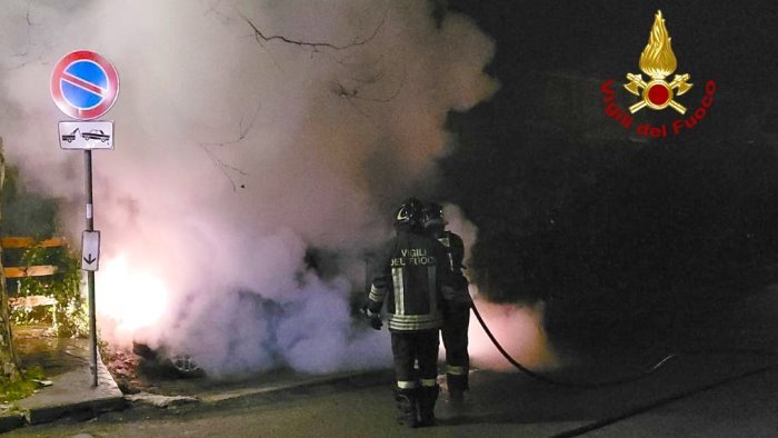 atripalda accusato dell incendio all auto di mazzariello resta ai domiciliari