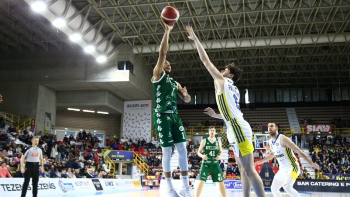 serie a2 sconfitta a verona per l avellino basket 82 81