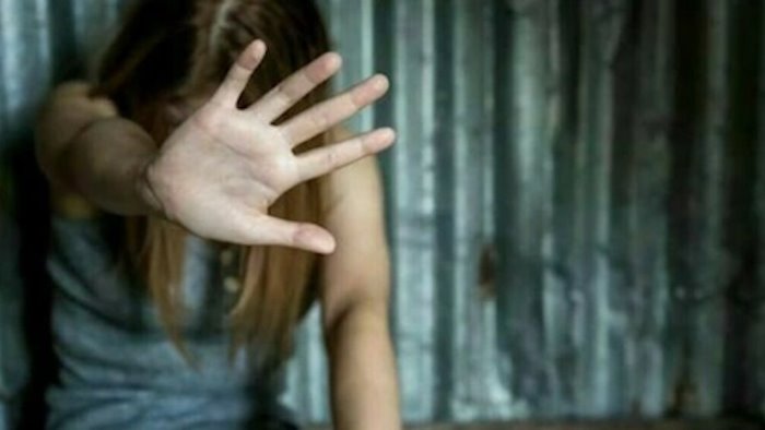 massacrata dal suo ex gaia e una sopravvissuta il sindaco non sei sola