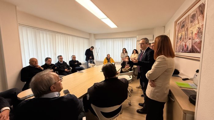 napoli trionfa in provincia noi moderati il pd inizia a perdere consensi