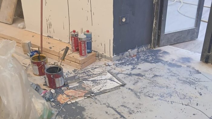 casoria raid nel cantiere dell ex municipio il sindaco gesto che ferisce