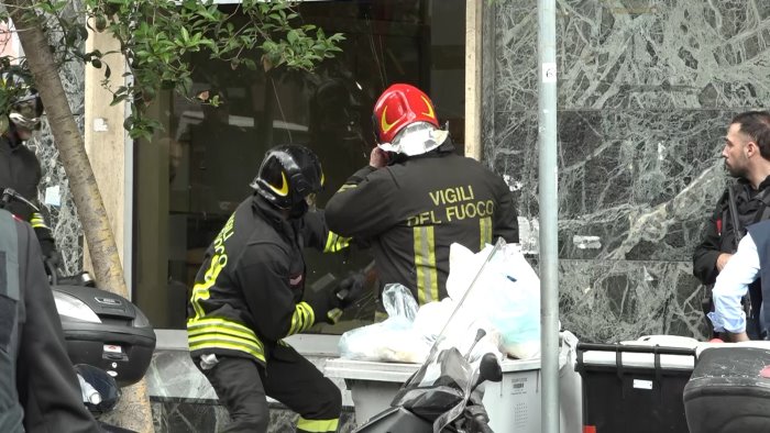 rapina-con-ostaggi-in-banca-al-vomero-a-napoli-e-scattata-la-caccia-all-uomo