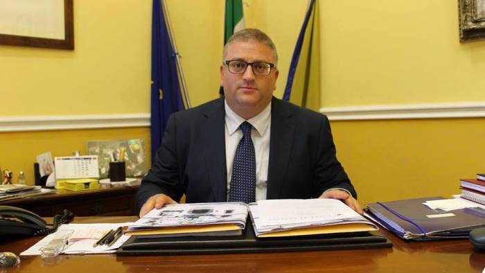 solofra troppa gente in strada il sindaco no assembramenti