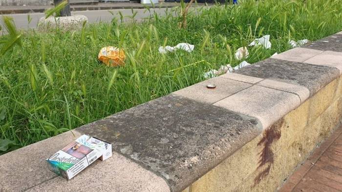 degrado e sporcizia a montecorvino incivili e cafoni