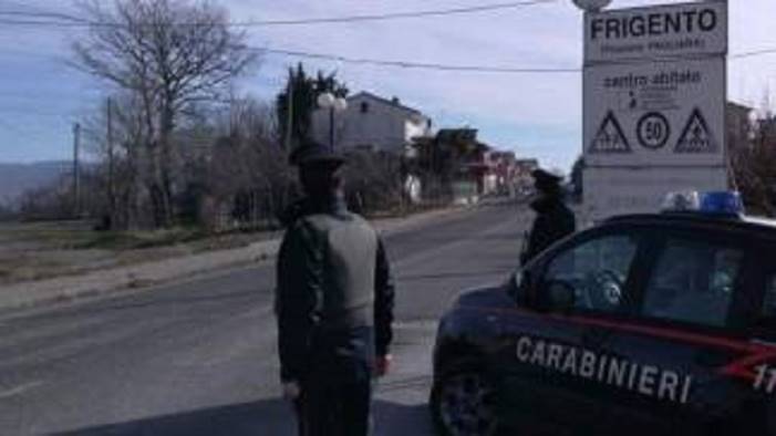 forzano la serranda e rubano gratta e vinci da una tabaccheria