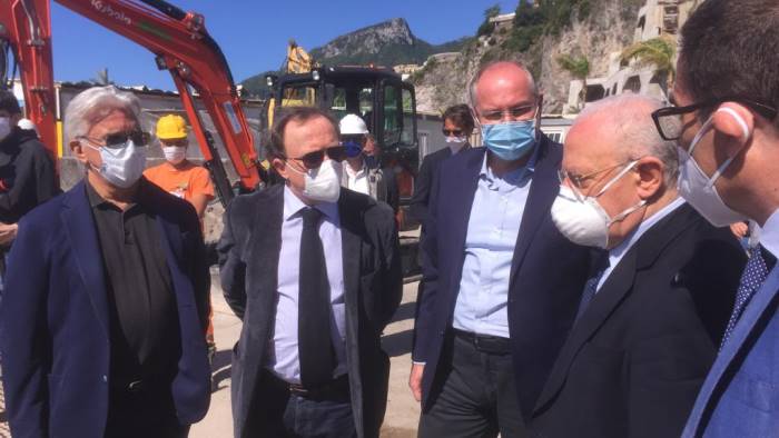 reflui urbani in mare sopralluogo di de luca