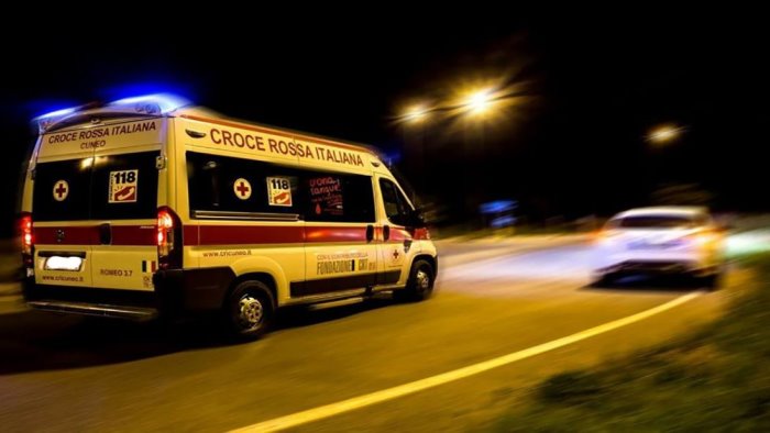 finisce con la bici in un dirupo muore 48enne