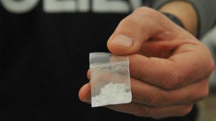 cocaina ed eroina destinata ai giovani arrestato