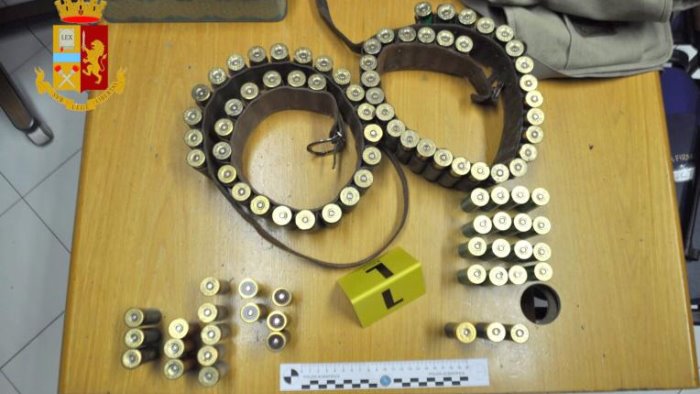 droga e armi in casa arrestati tre fratelli a cava